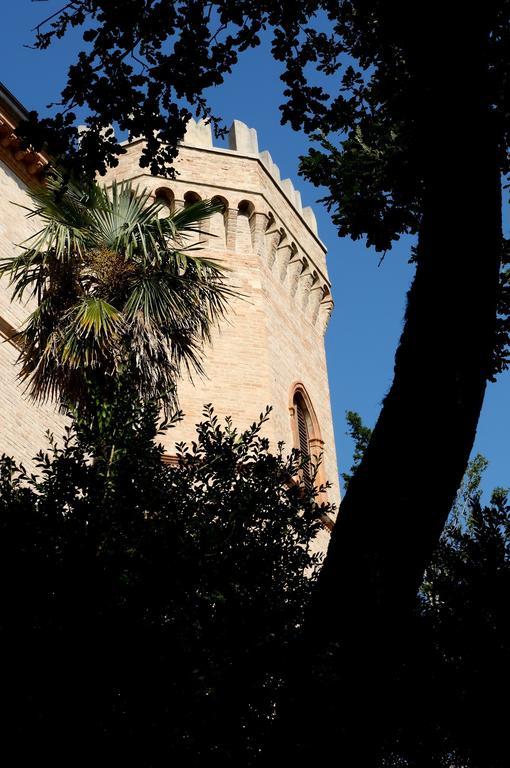 Hotel Castello Montegiove Fano Esterno foto