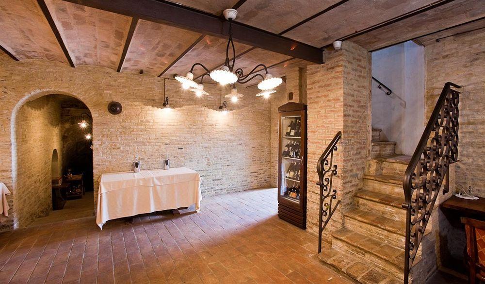 Hotel Castello Montegiove Fano Esterno foto