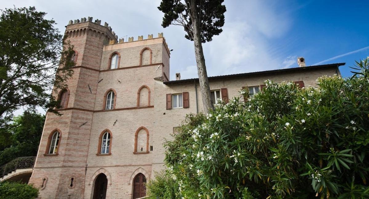 Hotel Castello Montegiove Fano Esterno foto