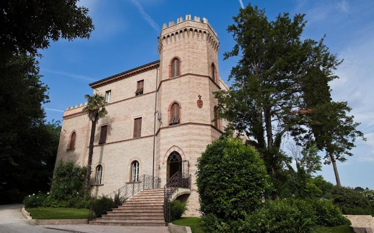 Hotel Castello Montegiove Fano Esterno foto
