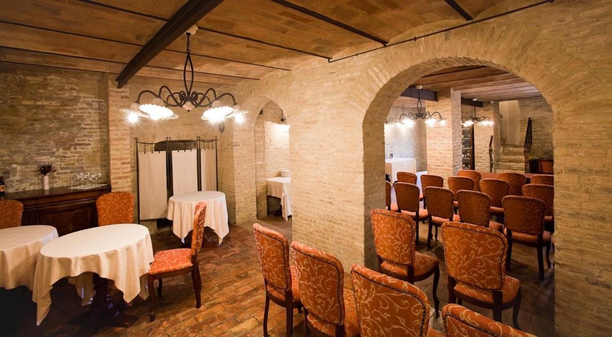 Hotel Castello Montegiove Fano Esterno foto