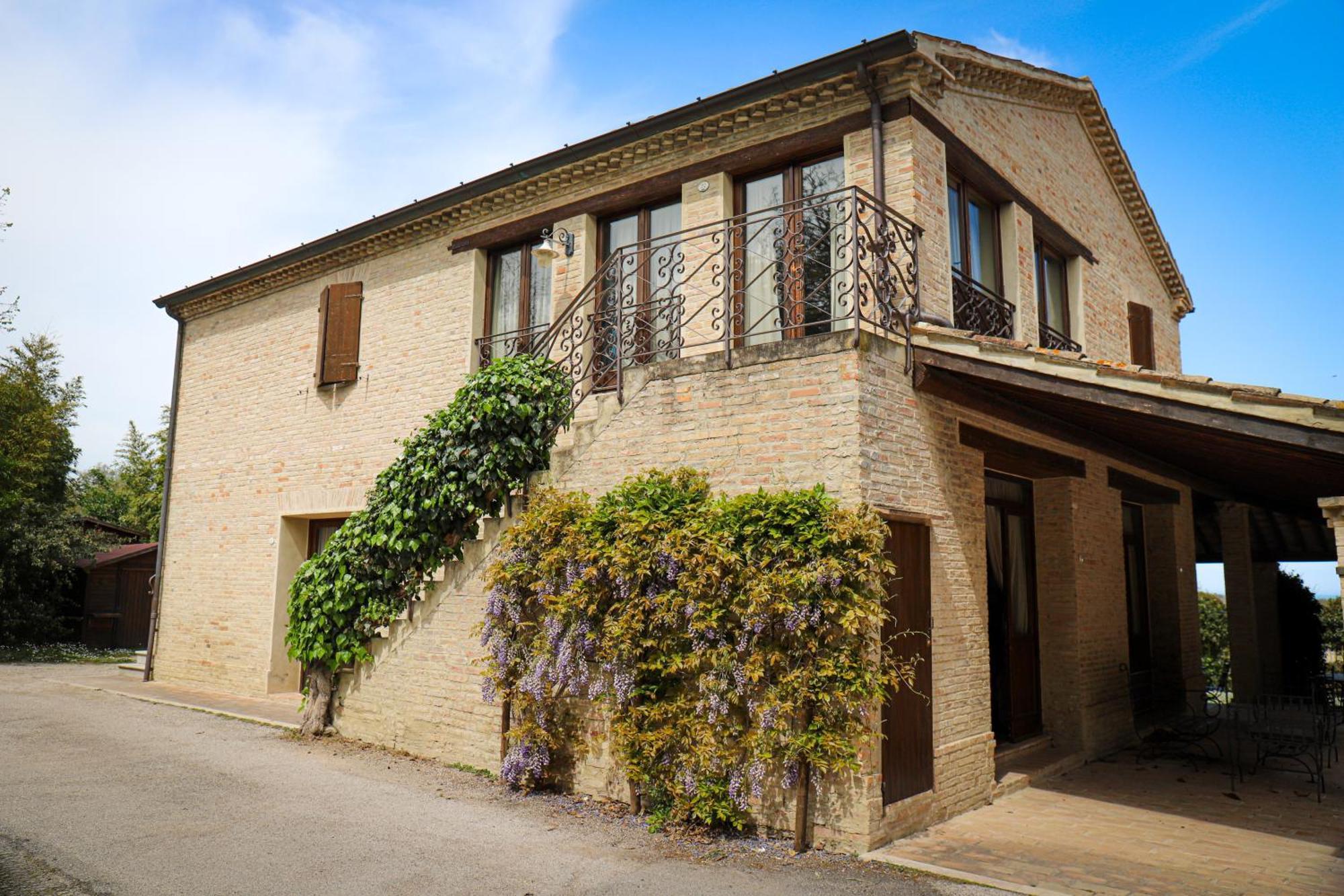Hotel Castello Montegiove Fano Esterno foto