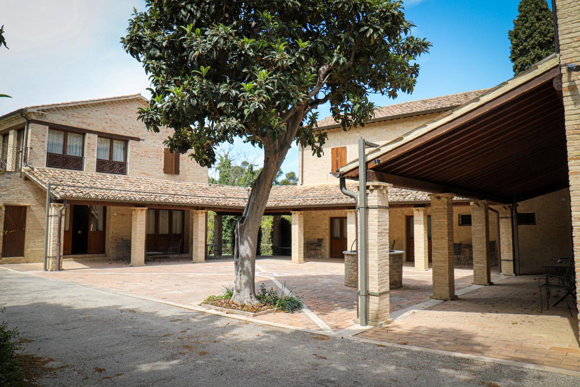 Hotel Castello Montegiove Fano Esterno foto