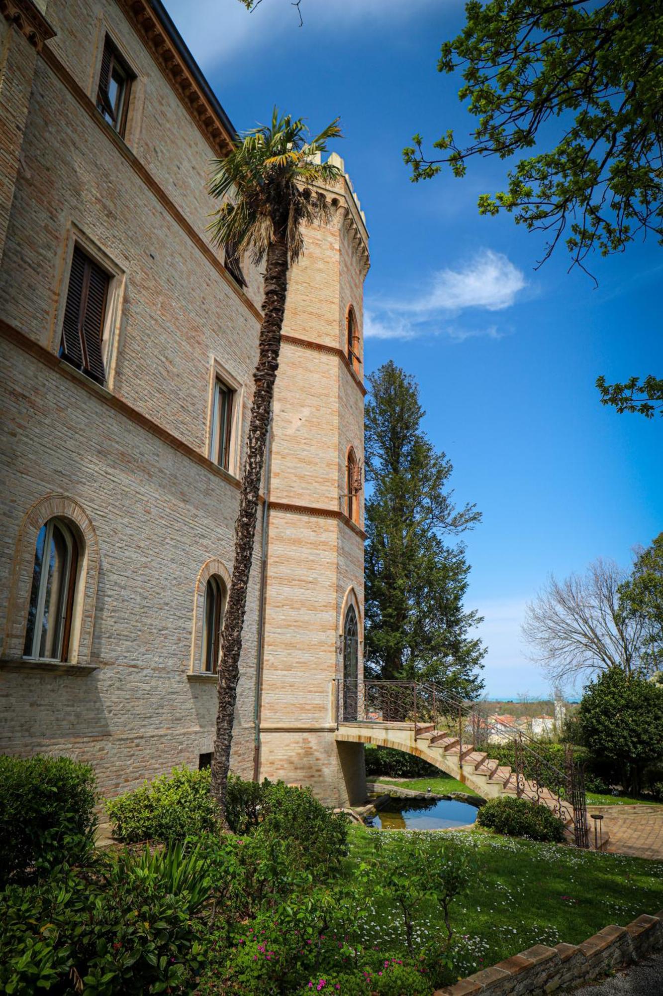 Hotel Castello Montegiove Fano Esterno foto