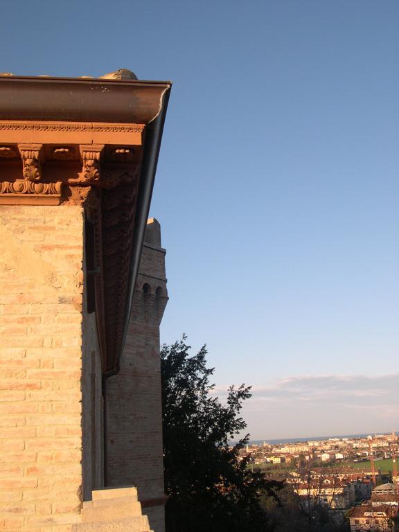 Hotel Castello Montegiove Fano Esterno foto