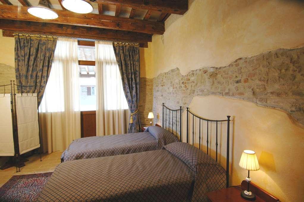 Hotel Castello Montegiove Fano Camera foto